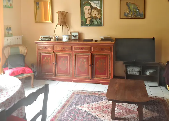 Spacieux A Avec Jardin, 78 M² Διαμέρισμα *
